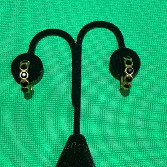 Vintage clip on hoops - Picture 1 of 5